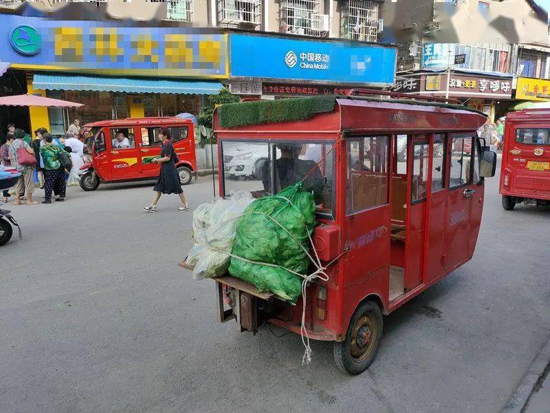 南充龙门古镇就是电动三轮车的天下想招一辆出租车非常困难