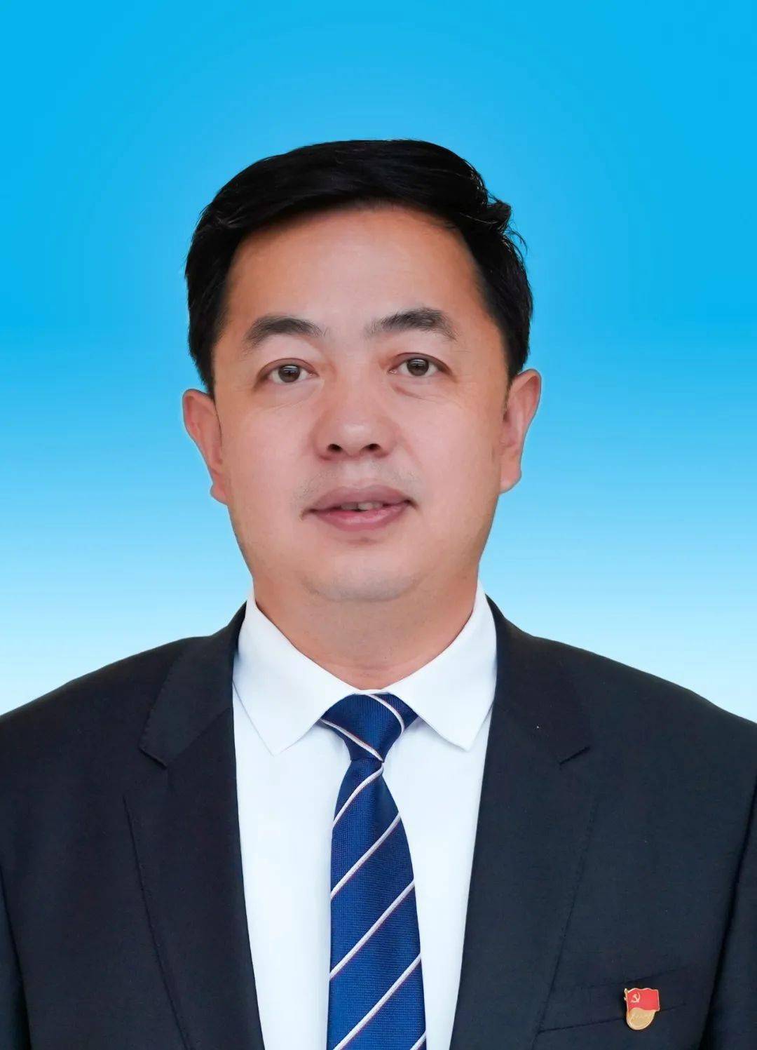 中共党员,现任青海省西宁市委常委,西宁市人民政府党组副书记,副市长