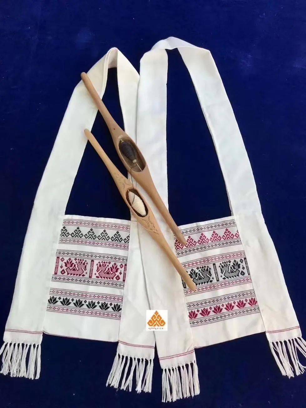 精细至极03·212021一针一线03·212021傣族筒帕是傣族织锦的一种,从