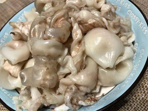 家常菜红烧鱼泡吃起来香辣弹牙毕竟食材难得哟
