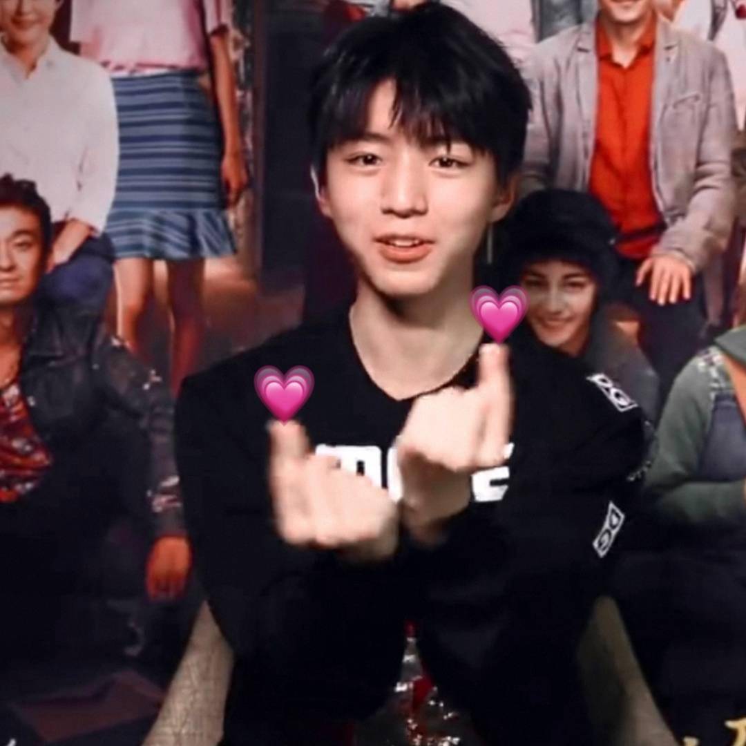 王俊凯的各式各样比心合集小机灵鬼有无数种比心方式