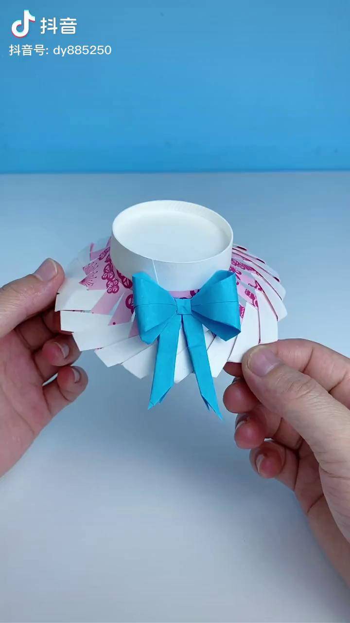 用过的一次性纸杯做个太阳帽这是不是太好看了纸杯手工废物利用变废为