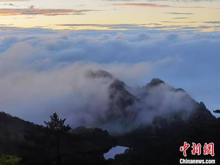 落日|安徽黄山现金色霞海景观