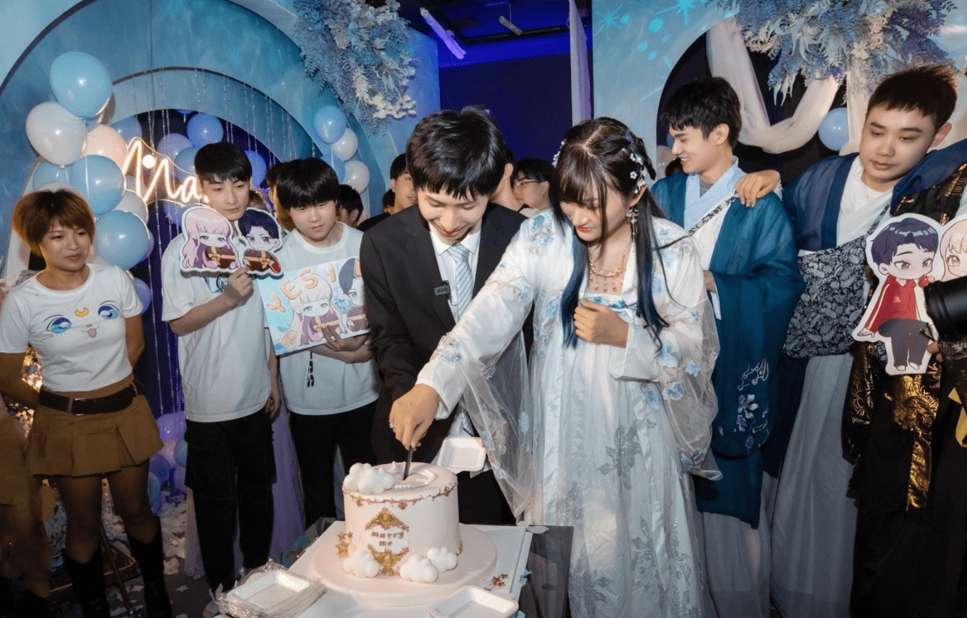 梦泪求婚现场,ag全员当花童,大半个kpl送祝福,兮兮哭成泪人