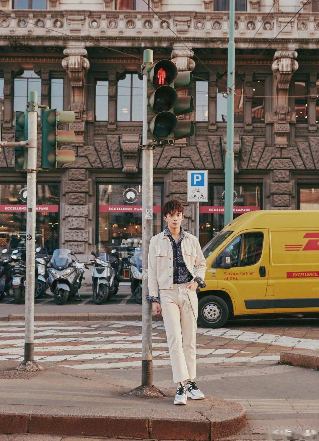 听我的!男生这样拍照绝对帅气