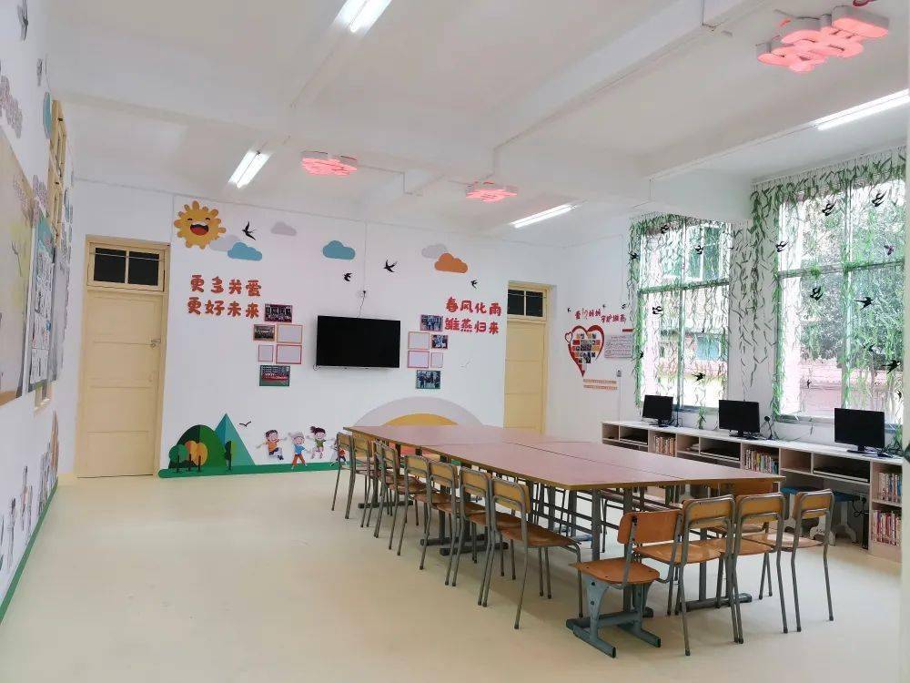 留守儿童"雏燕之家"40个,并根据开展帮扶的实际需求配备桌椅,活动展示