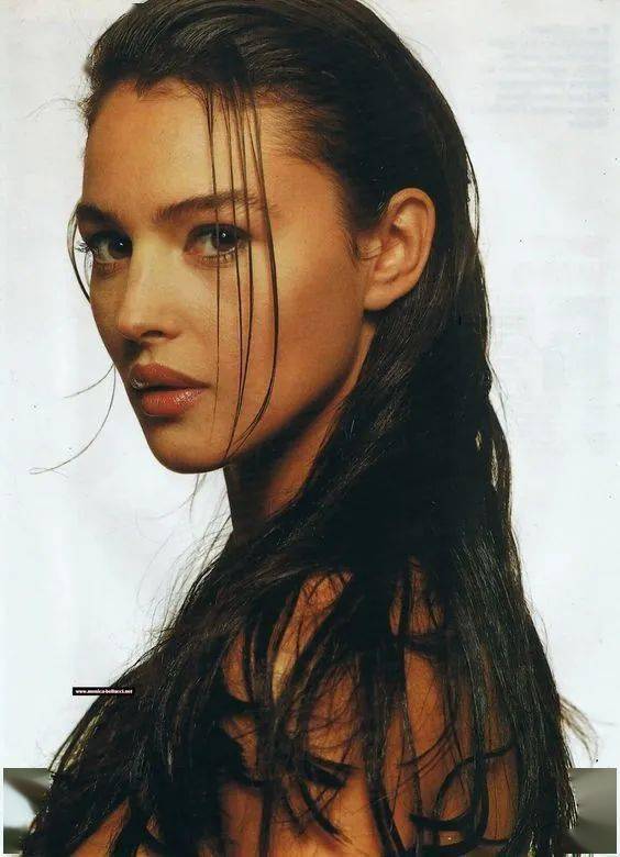 西方人|复古黑发美人，秋冬强势回归