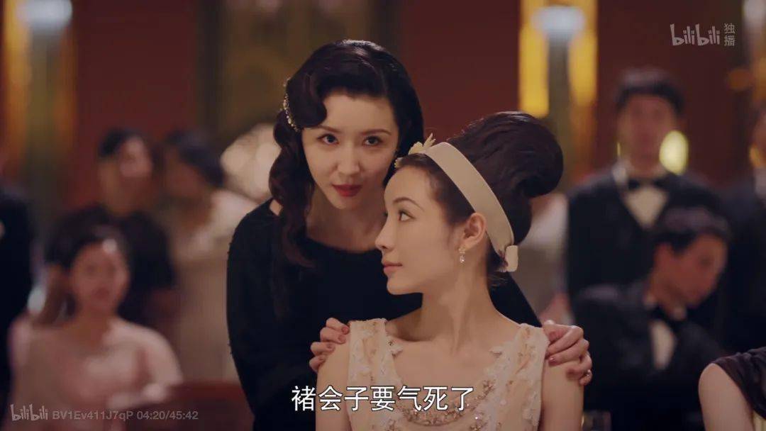 发型|《双镜》：假民国真塑料