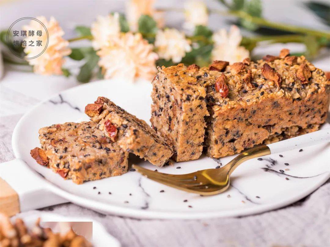 无糖无面粉无水也能做蛋糕 清甜又松软 一拌一烤就搞定 香死人 红枣