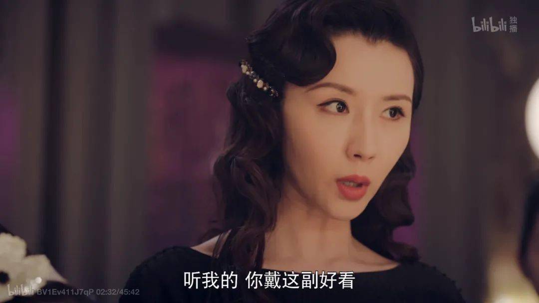 发型|《双镜》：假民国真塑料