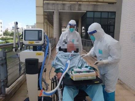 医护|5医护花2小时带八旬新冠患者晒太阳：“那一刻，明显看到了他眼里的光”