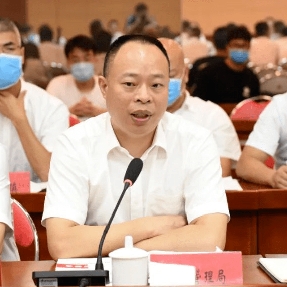 64市人大常委会组成人员,人大代表提出询问64市政府领导莫开奇作