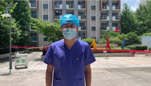群像|中国医师节：他们用忙碌的坚守 绘就抗疫最美群像