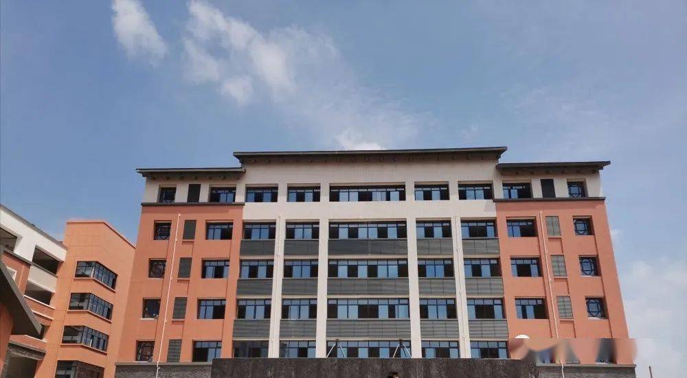 宜春市第四中学欢迎您!来源:宜春四中返回搜狐,查看更多