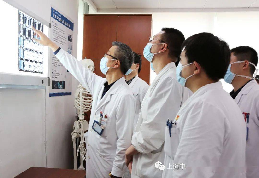 龙华医院骨伤科主任莫文荣获2021年上海医务工匠称号