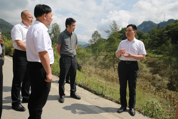 彭水县委书记钱建超到棣棠太原龙射调研灾后重建和乡村振兴工作发展