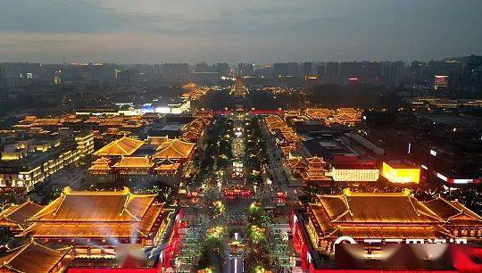 深夜摆du人 | 大唐不夜城不倒翁小姐姐 用网红经济传播西安古城文化