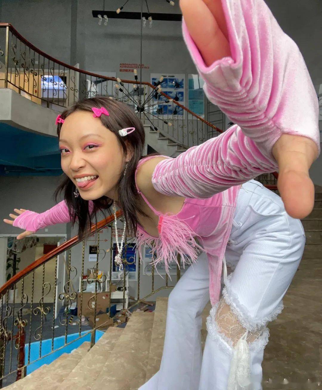 女明星一边直播一边rap这是什么名场面?