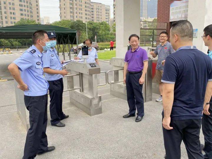 督查校园安全助力金秋开学