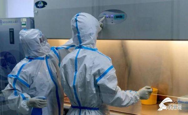 争分夺秒|为病例诊断“一锤定音”，为疫情防控“争分夺秒” 这就是新冠病毒检测员的日常工作