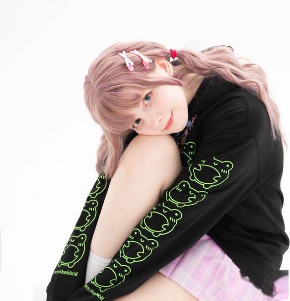 日本餐厅出现初音真人!俄罗斯正妹「saya scarlet」