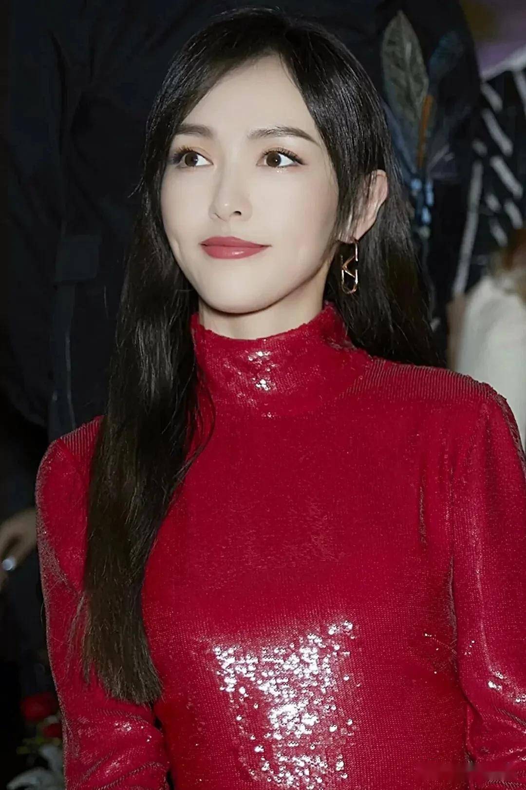 唐嫣香脸轻匀黛眉巧画