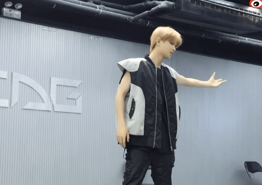 App|黄明昊乐华家族演唱会幕后花絮虽迟但到 舞台King的背后是一遍一遍地抠动作练习