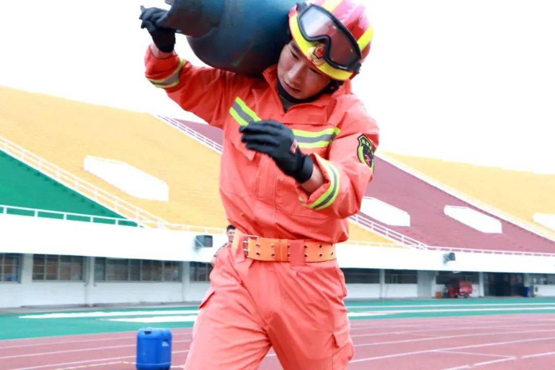 最美消防人蓝焰妙手神医装备技师杨立章