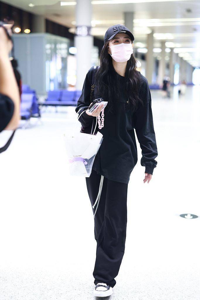 男装|今年的爆款鞋非TA莫属 承包大半个娱乐圈的溶解鞋