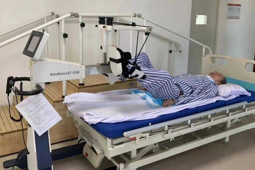 挑战高龄"禁区"!市五院康复治疗助87岁脑梗死患者重新站起来