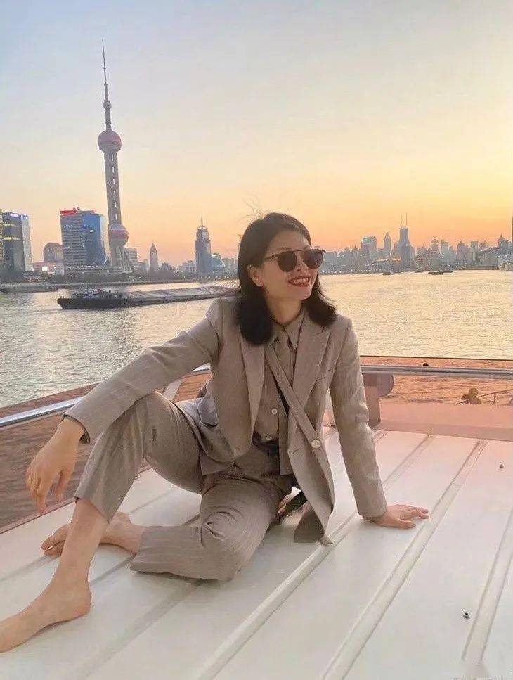 初代超模吕燕的ootd不比职场剧耐看