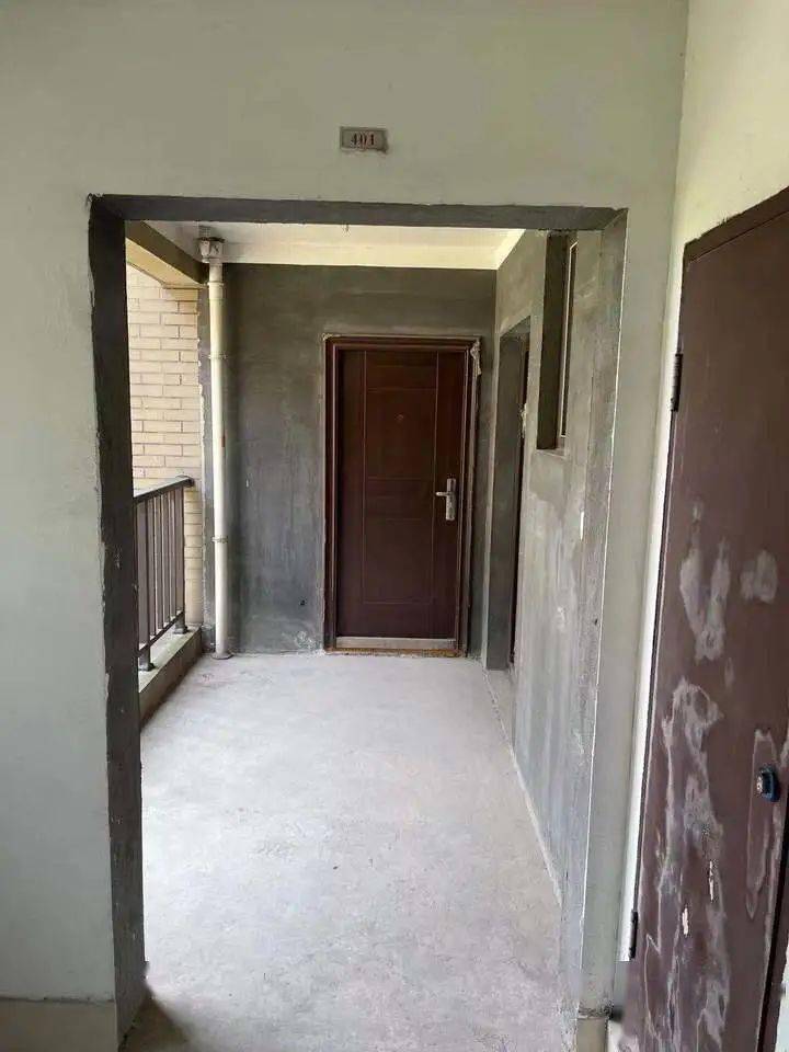 36幢二单元407室的商品房(门牌号为阳明华都西区36幢404室 ),房屋结