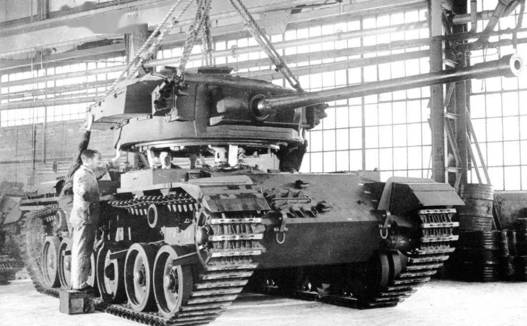 今天就跟大家说说这条线上一台非常让人一言难尽的车吧,它就是百夫长