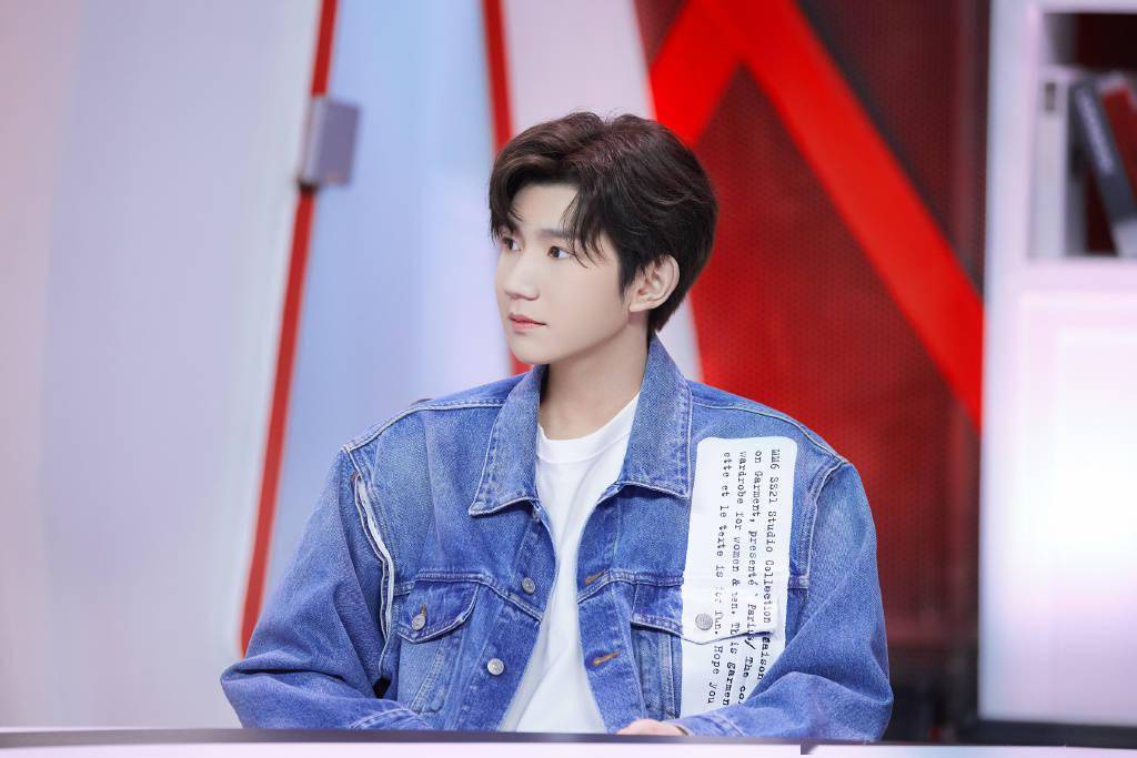 App|《奇异剧本鲨》最新正片上线 人狠话不多的嘻帅王源本次只想拿第一！