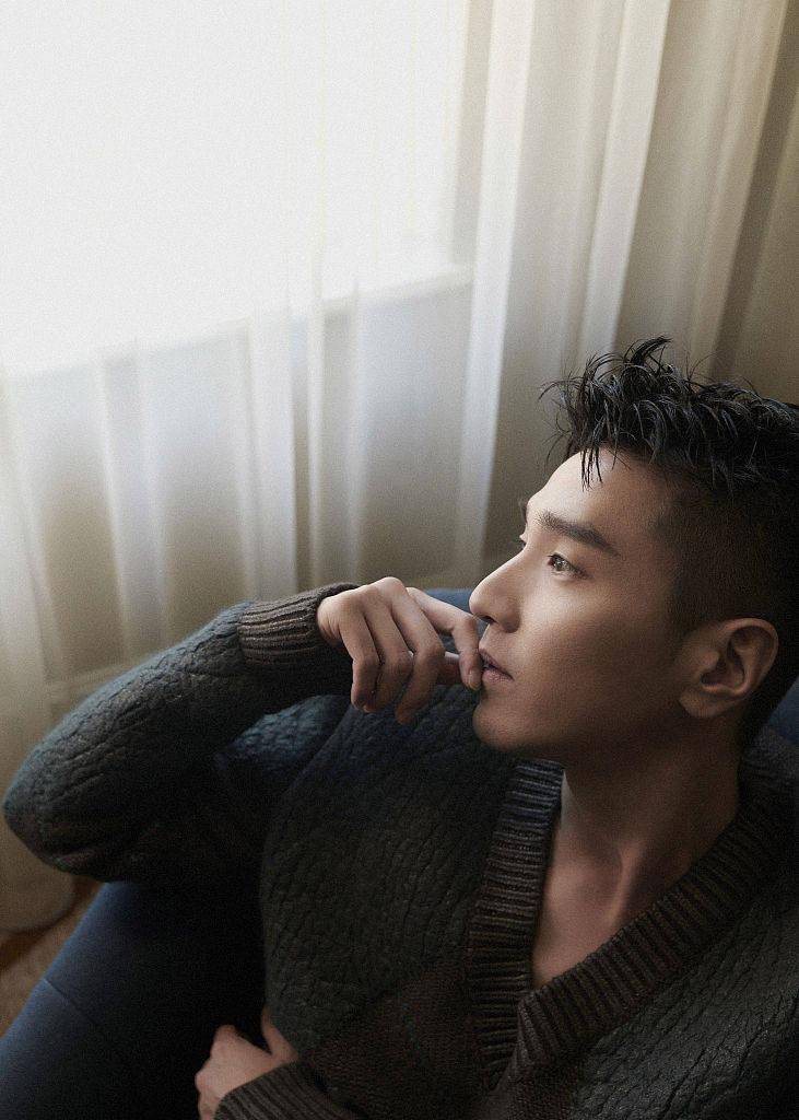 蓝色|一周潮男快拍：王源运动休闲 吴彦祖微笑绅士