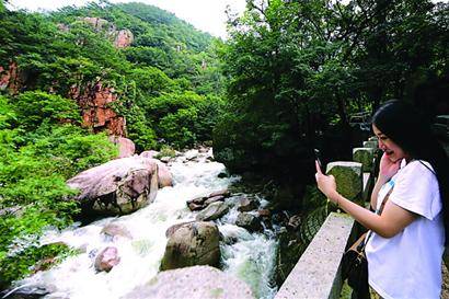 崂山雨后再现龙潭喷雨