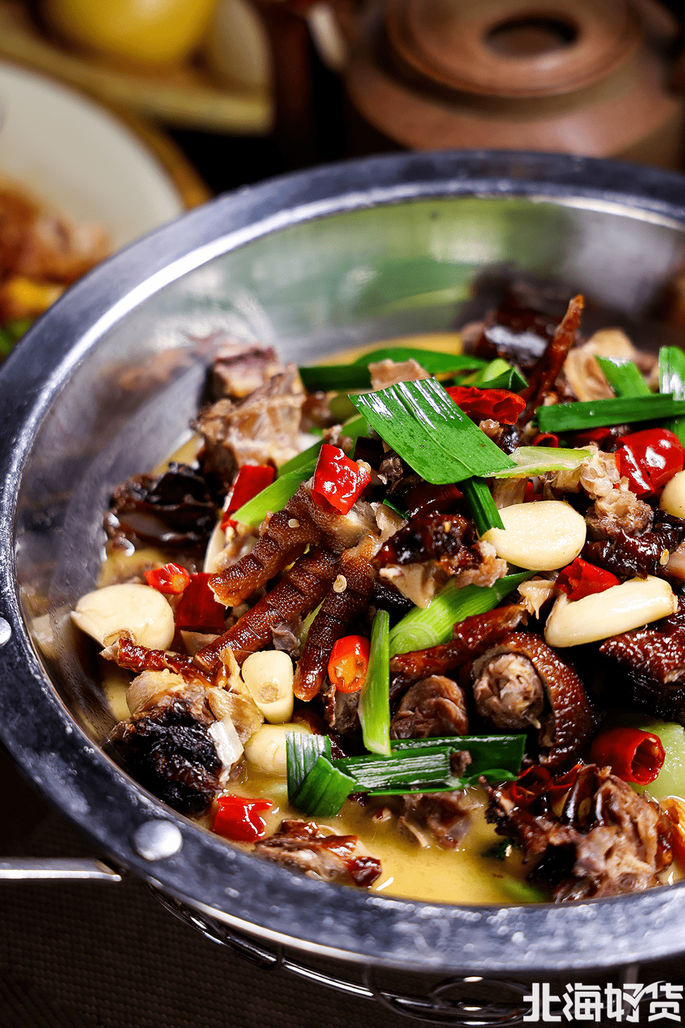 湘西臘牛肉,牛蛙戀上蝦,蟹黃粉絲煲,乾鍋鄉里臘雞.超多美食等你來嘗!