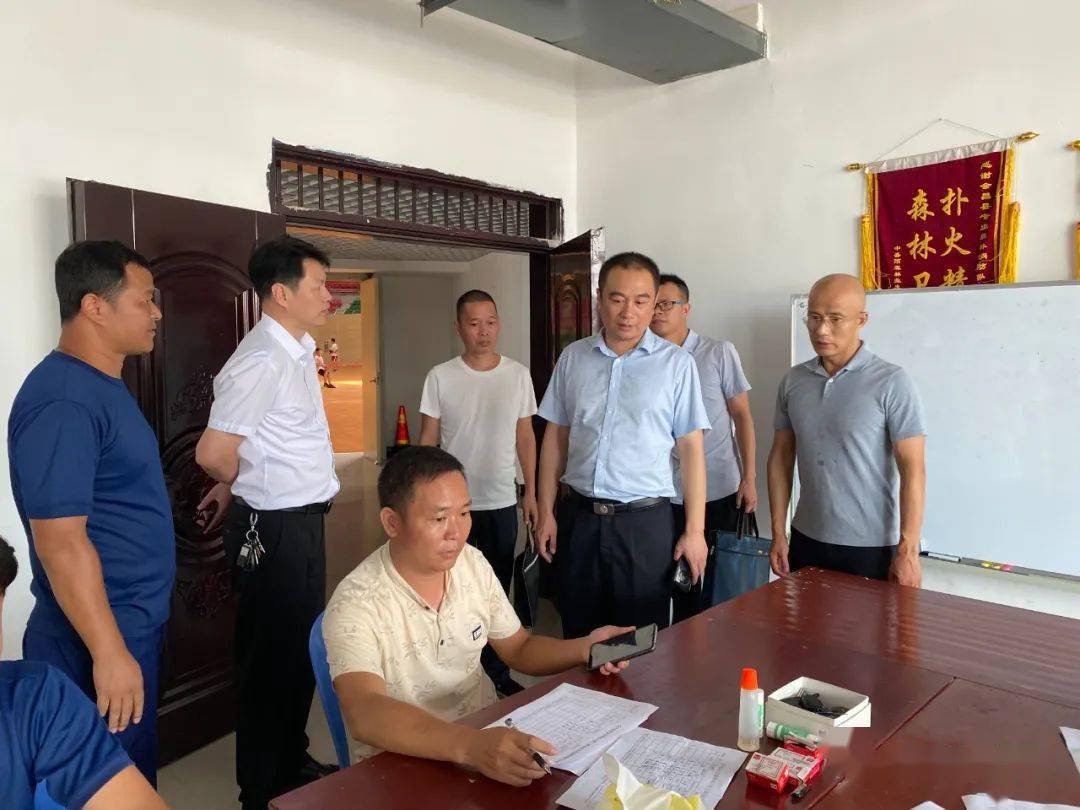 副县长县公安局局长文彬同志到专业森林消防队调研