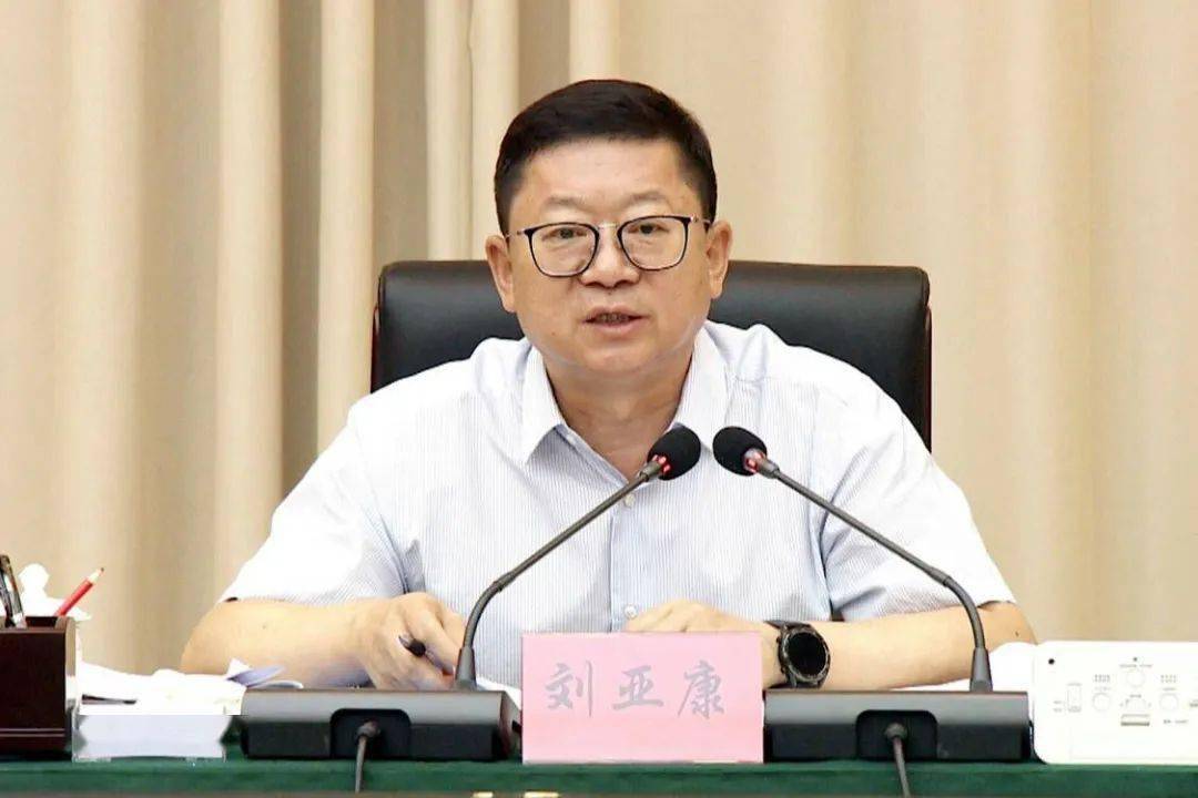 八师石河子市行政常务会议强调全力以赴抓好安全生产