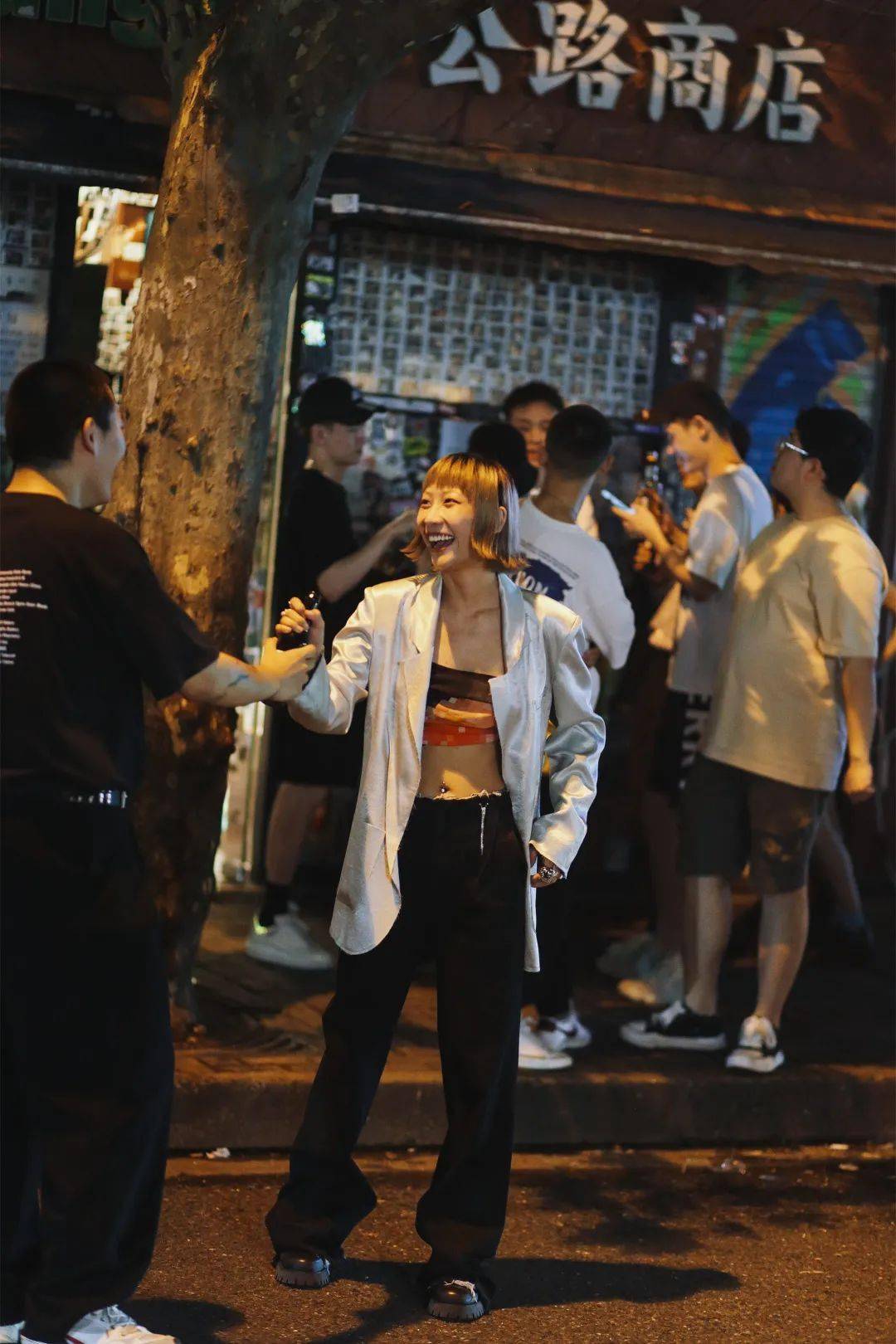 什么|换季穿什么？进来抄年轻人的答案