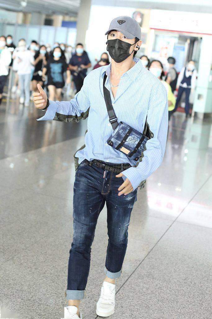 蓝色|一周潮男快拍：王源运动休闲 吴彦祖微笑绅士