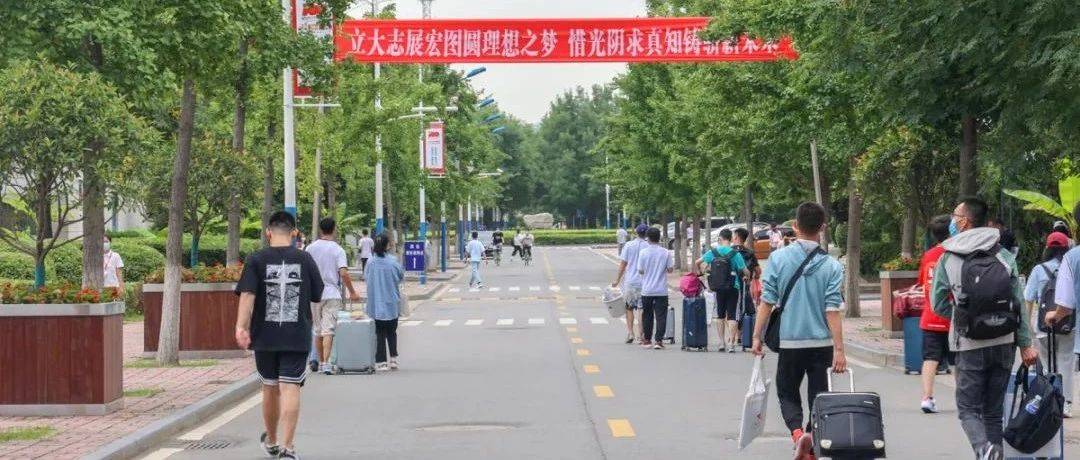 一见倾“新”| 直击2021级本科生迎新现场 ！_新生