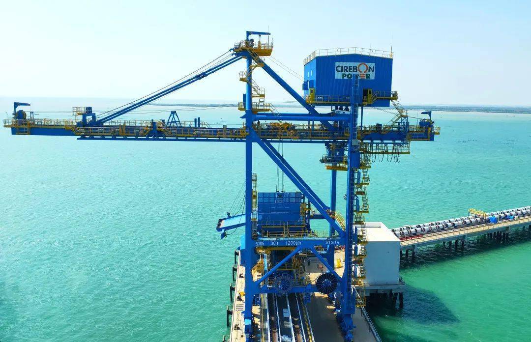 韩国现代印尼井里汶电厂2台桥式抓斗卸船机完成交付