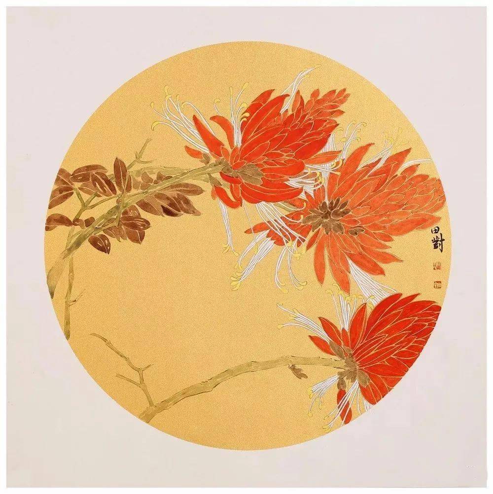 她的工笔花鸟画质朴而典雅