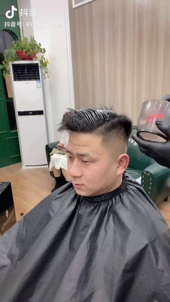 小哥哥头发沙发发质粗硬想要一款在家也好打理的发型安排自然纹理锡纸