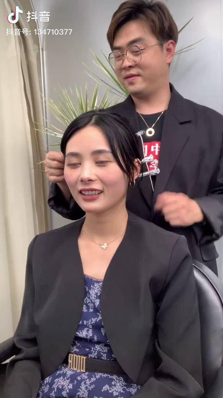 一点点的挑染带来不一样的感觉杭州发型设计夏桐杭州最好的发型师素人