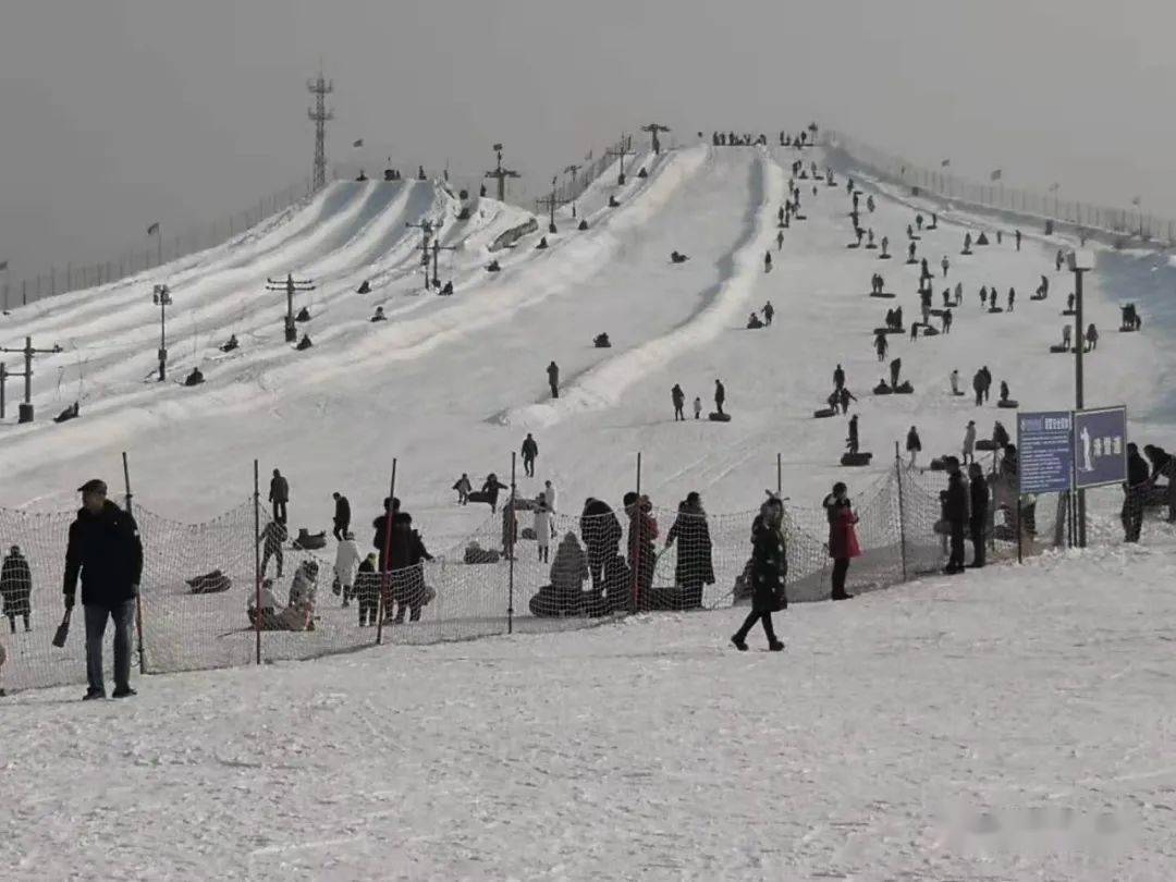 阿克苏滑雪场图片