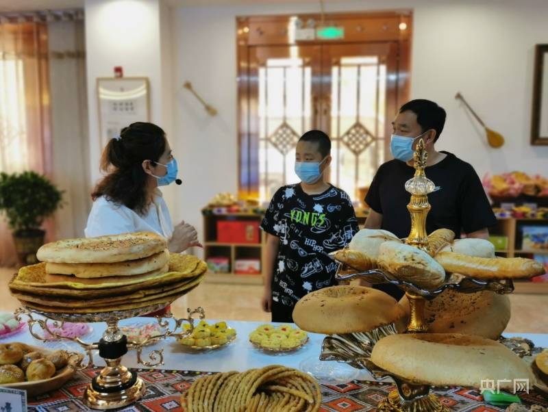 新疆昌吉州馕产业文旅小镇正式开门迎客