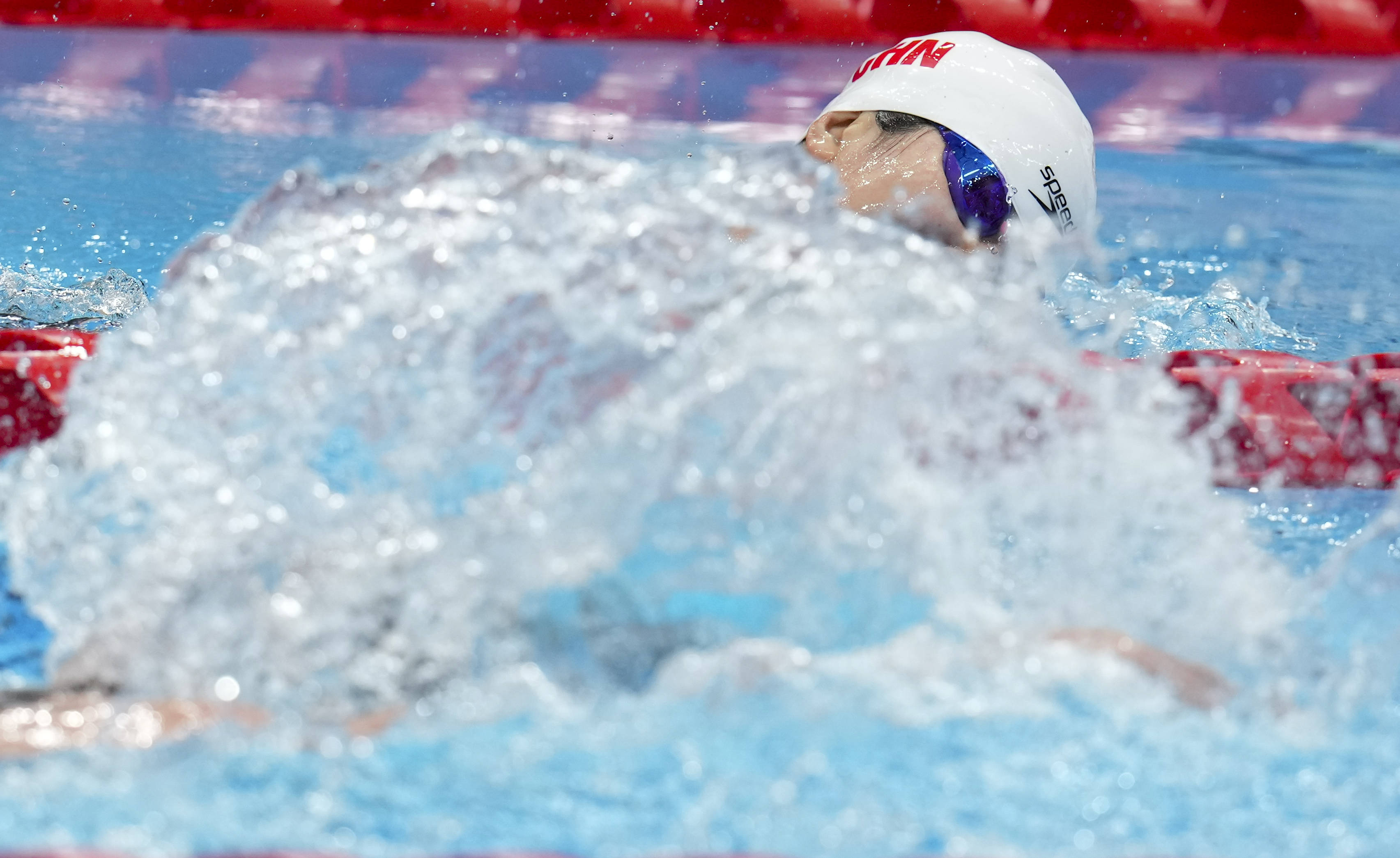 游泳——卢冬夺得女子50米蝶泳s5级冠军