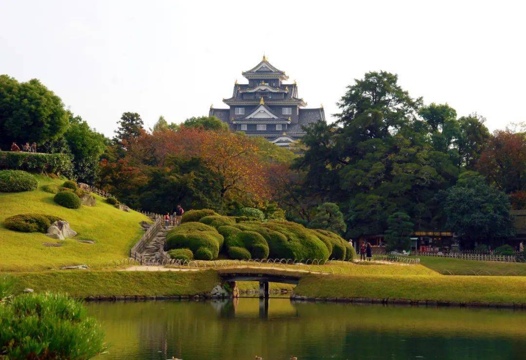 像是平安時代的池中島,安町時代的樹石相間,安土桃山時代的蘇鐵園